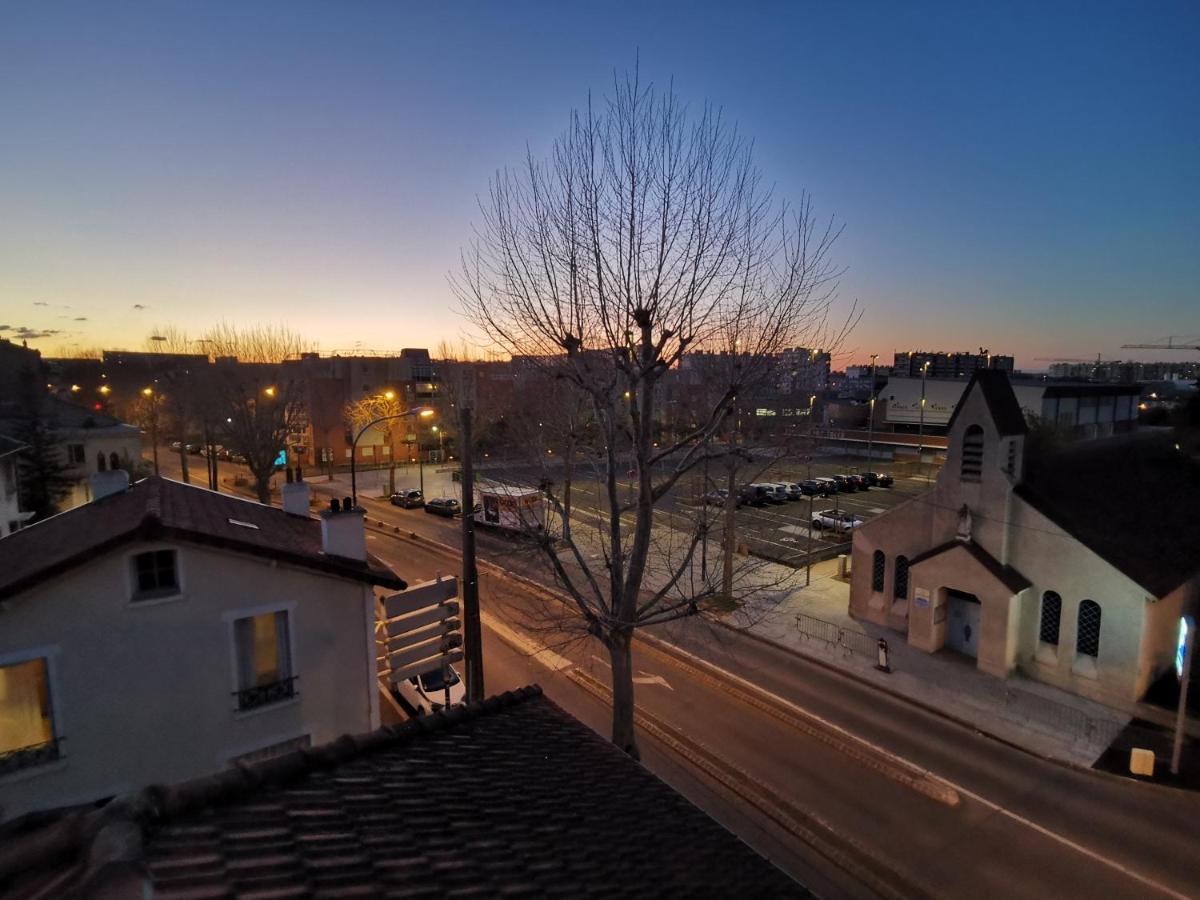 Bagneux Paris Confort Netflix Rer B Exterior photo